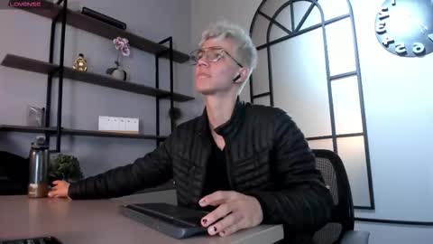 Nick  online show from November 2025 01:25:02 PM