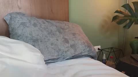 Nicolas              online show from October 2025 02:39:02 AM