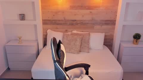 Nicky  online show from October 2025 03:01:02 AM