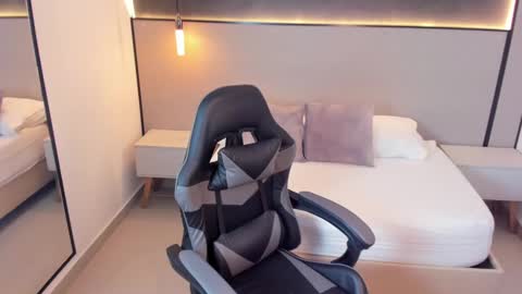 Nicky  online show from October 2025 02:20:01 AM