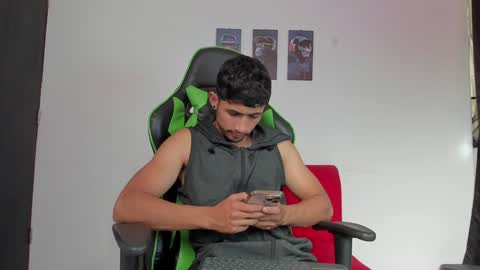 Snapshot of nicky_vance chatting on December 2024 08:00:02 PM nicky online show from December 2024 08:00:02 PM