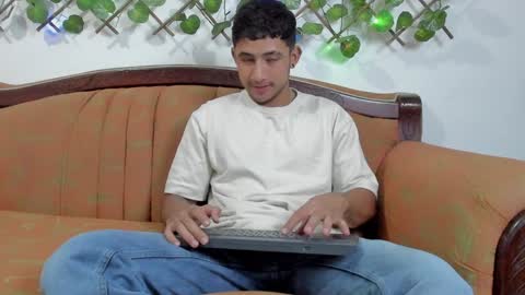 Snapshot of nicky_vance chatting on December 2024 07:43:01 PM nicky online show from December 2024 07:43:01 PM