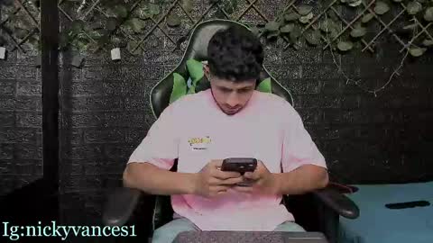 Snapshot of nicky_vance chatting on October 2025 09:42:02 PM nicky online show from October 2025 09:42:02 PM