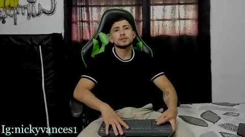 Snapshot of nicky_vance chatting on November 2025 09:37:01 PM nicky online show from November 2025 09:37:01 PM