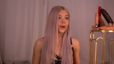 Nicky online show from September 2025 06:42:01 PM