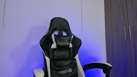 Nicky  online show from September 2025 01:34:02 PM