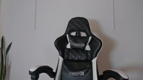 Nicky  online show from September 2025 02:11:01 PM