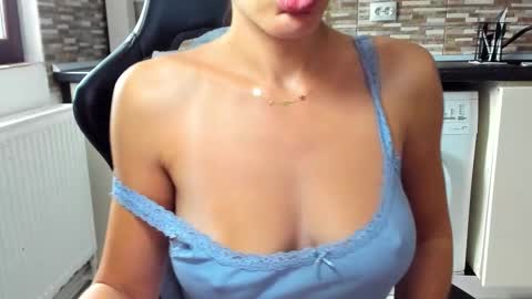 Nicky online show from September 2025 08:51:02 AM