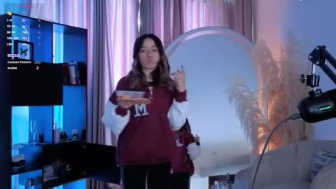 Snapshot of nickywindsor chatting on September 2025 05:24:01 PM Nicky online show from September 2025 05:24:01 PM