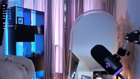 Snapshot of nickywindsor chatting on September 2025 04:18:01 PM Nicky online show from September 2025 04:18:01 PM