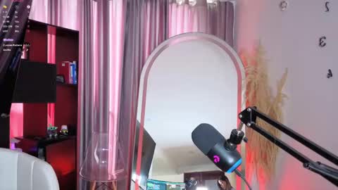 Snapshot of nickywindsor chatting on September 2025 04:54:02 PM Nicky online show from September 2025 04:54:02 PM