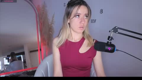 Snapshot of nickywindsor chatting on November 2025 07:19:01 PM Nicky online show from November 2025 07:19:01 PM