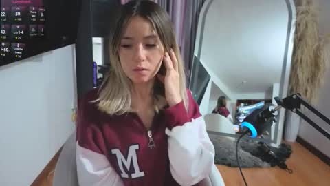 Snapshot of nickywindsor chatting on November 2025 10:03:02 PM Nicky online show from November 2025 10:03:02 PM