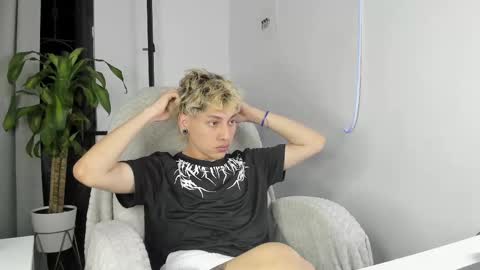 Nico  online show from September 2025 04:16:01 AM