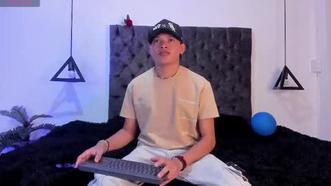 nico_saint_ online show from May 2026 11:40:01 AM