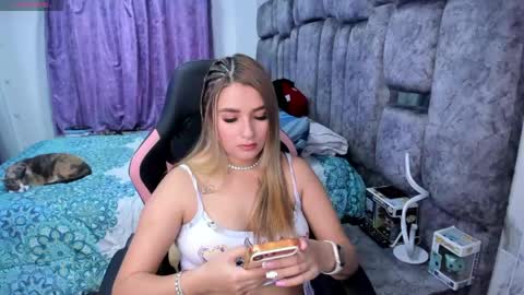 YuliEM online show from April 2026 07:28:01 PM