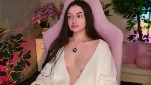 Nicole Online at about after 1000  6  UK time or 900  - 500  UK time it approximate time interval online show from October 2025 06:22:02 AM