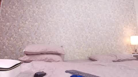 Nicol online show from October 2025 07:58:02 PM