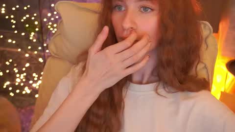 Nicol Moonn online show from March 2026 02:33:02 PM