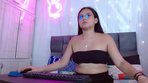 Snapshot of nicol_sweet0 chatting on January 2026 08:01:01 PM nicol online show from January 2026 08:01:01 PM