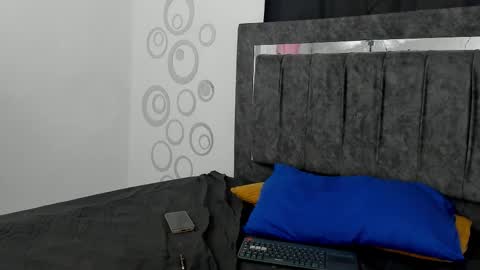 Nicol online show from September 2025 02:44:01 AM