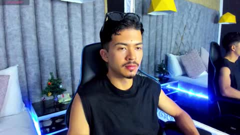 Nicolai online show from December 2025 12:02:02 PM