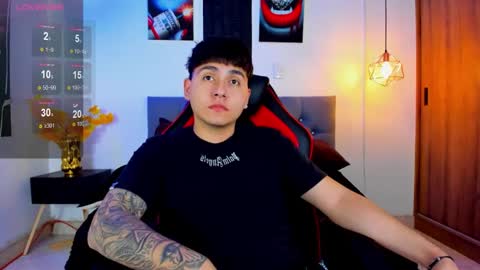 nicolas_james_sc online show from November 2025 01:33:02 PM