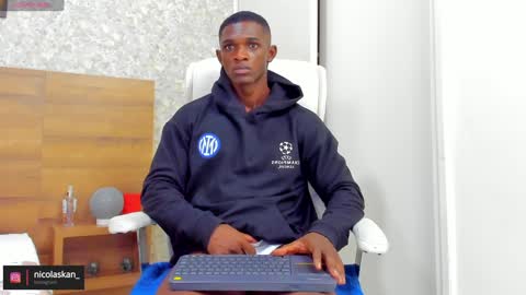 Nicolas online show from December 2024 01:00:01 PM