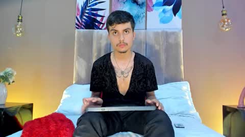 Nicolas Rey online show from November 2025 04:22:01 AM