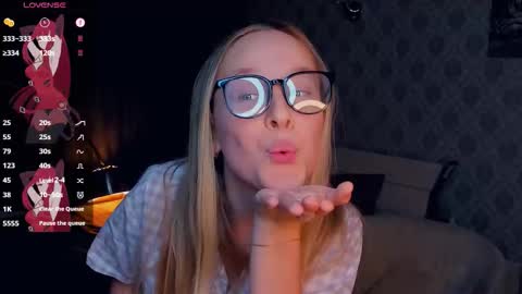 Nicoletta online show from October 2025 05:34:01 PM