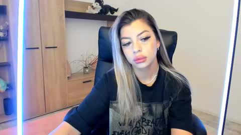 Nico online show from February 2026 07:08:02 PM