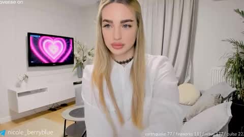 Nicole online show from November 2025 09:26:02 PM