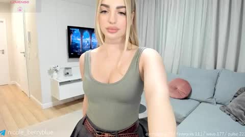 Nicole online show from December 2025 09:21:02 PM