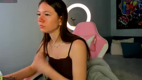 Snapshot of nicole_charm chatting on June 2026 09:37:01 PM GMT7TueWedThSu 0300am-0900am. Sa 1000am-0400pm online show from June 2026 09:37:01 PM