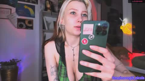 Snapshot of nicole_matt chatting on May 2026 10:39:01 PM Nicole online show from May 2026 10:39:01 PM