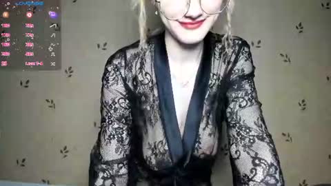 Snapshot of nicoledaviss_ chatting on June 2026 07:46:01 PM NicoleDavis online show from June 2026 07:46:01 PM