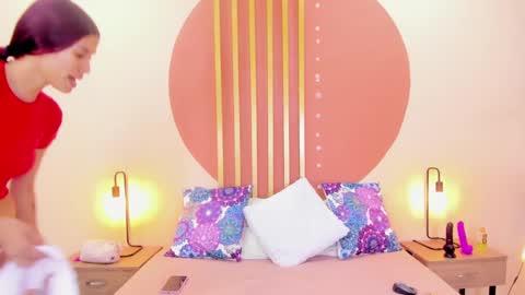 N i c o l e  online show from February 2025 02:13:02 PM