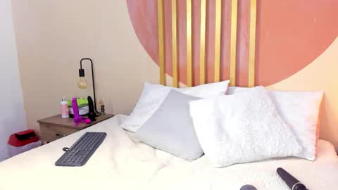 N i c o l e  online show from February 2026 08:10:02 PM