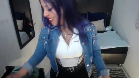 Snapshot of nicolee_millerr chatting on September 2025 12:06:01 PM nicolee millerr online show from September 2025 12:06:01 PM