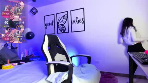 Snapshot of nicolee_millerr chatting on October 2025 12:09:01 PM nicolee millerr online show from October 2025 12:09:01 PM