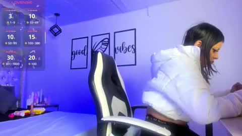 Snapshot of nicolee_millerr chatting on November 2025 11:53:02 AM nicolee millerr online show from November 2025 11:53:02 AM