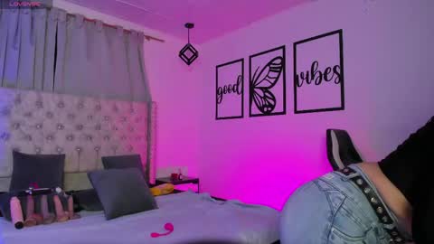 nicolee millerr online show from April 2026 12:22:01 PM