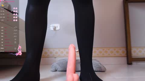 Snapshot of nicoleflorens chatting on December 2024 10:14:02 PM Nicol Flores GMT-5 1530-2200 online show from December 2024 10:14:02 PM