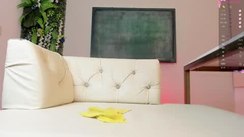 Snapshot of nicoleflorens chatting on January 2025 12:15:01 AM Nicol Flores GMT-5 1530-2200 online show from January 2025 12:15:01 AM