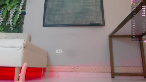 Snapshot of nicoleflorens chatting on February 2025 02:23:01 AM Nicol Flores GMT-5 1530-2200 online show from February 2025 02:23:01 AM