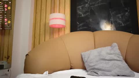 Nicol Flores  GMT-5 1530-2200  online show from February 2026 04:49:02 PM