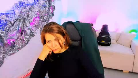 nicolehits online show from September 2025 05:29:01 AM