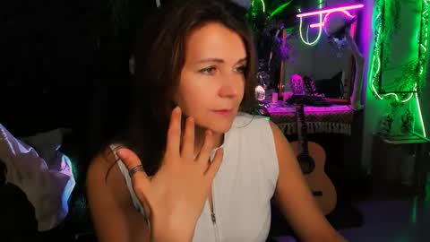 nicolehits online show from November 2025 09:32:02 AM