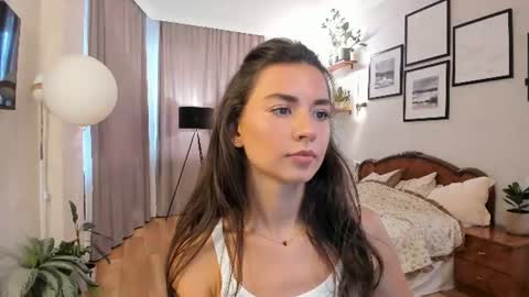 Snapshot of nicoleluuv chatting on July 2026 05:33:02 PM Dua Lipa online show from July 2026 05:33:02 PM