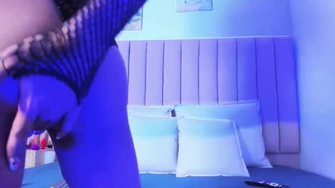 nicolemadrird online show from November 2025 08:09:01 PM